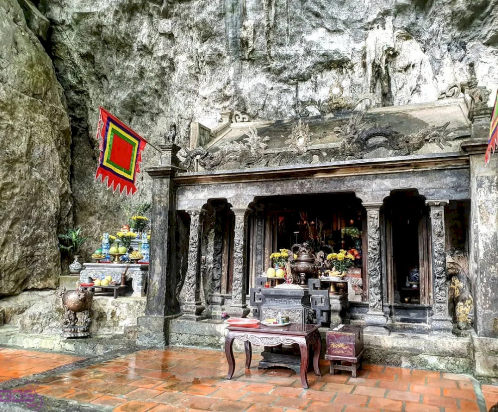Tran Temple is known as the most sacred temple in Trang An 